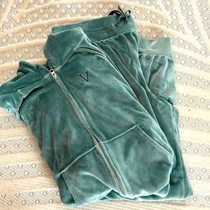 Victoria Secret Velour Jogger outfit. Super soft fabric. Barely worn.